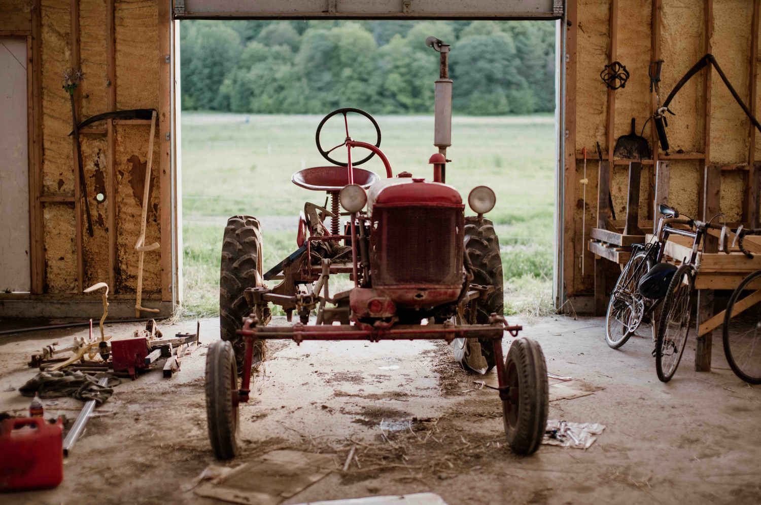 petit tracteur qui nous sert à cultiver les graines biologiques au Québec